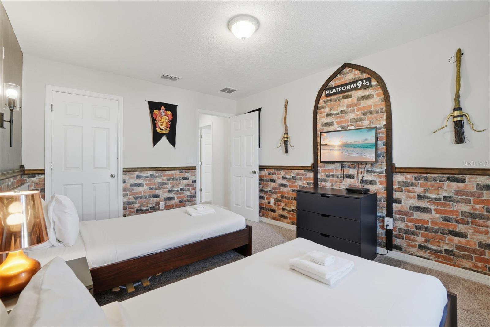 Image 32 of 66 For 1570 Carey Palm Circle