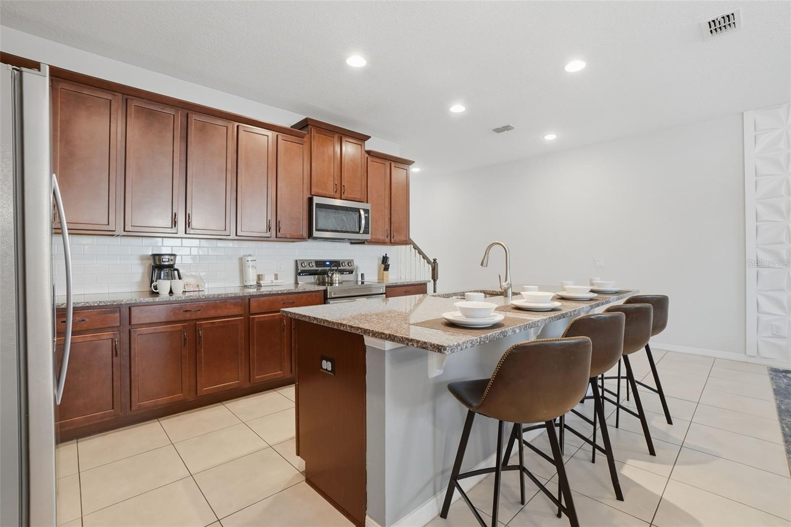 Image 9 of 66 For 1570 Carey Palm Circle