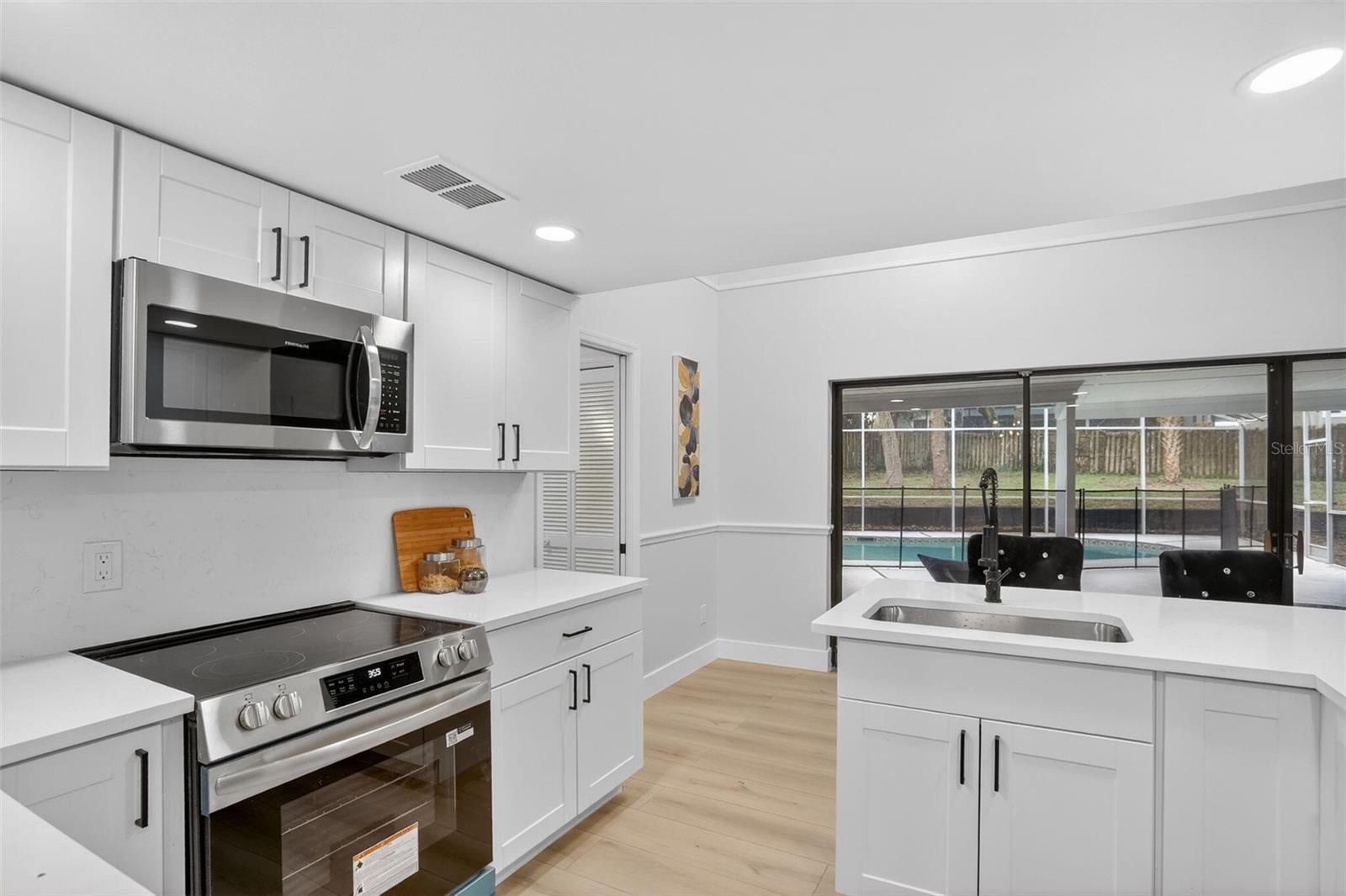 Image 14 of 36 For 216 Thistlewood Circle