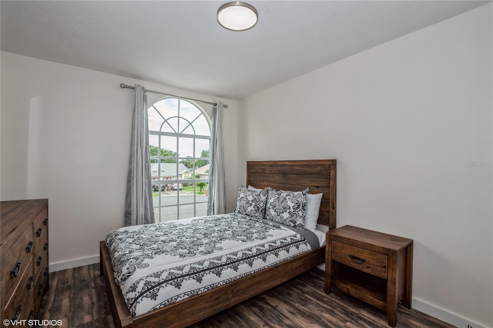 Image 3 of 17 For 8825 Kensington Court