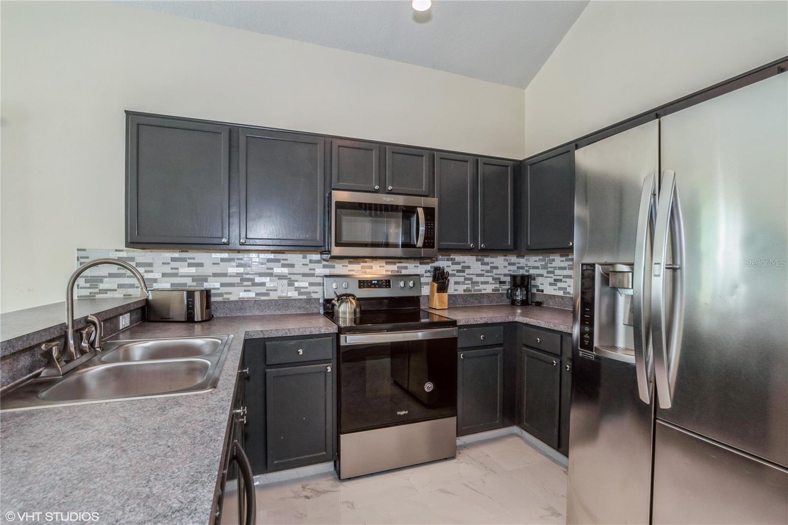 Image 4 of 17 For 8825 Kensington Court