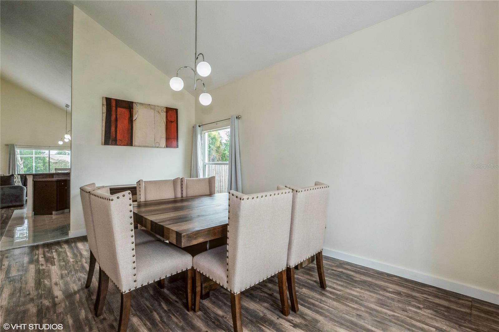 Image 5 of 17 For 8825 Kensington Court