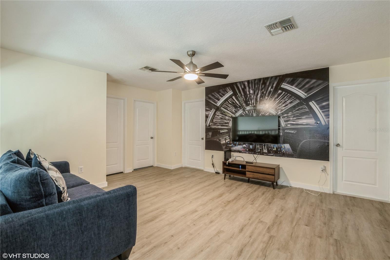 Image 6 of 17 For 8825 Kensington Court