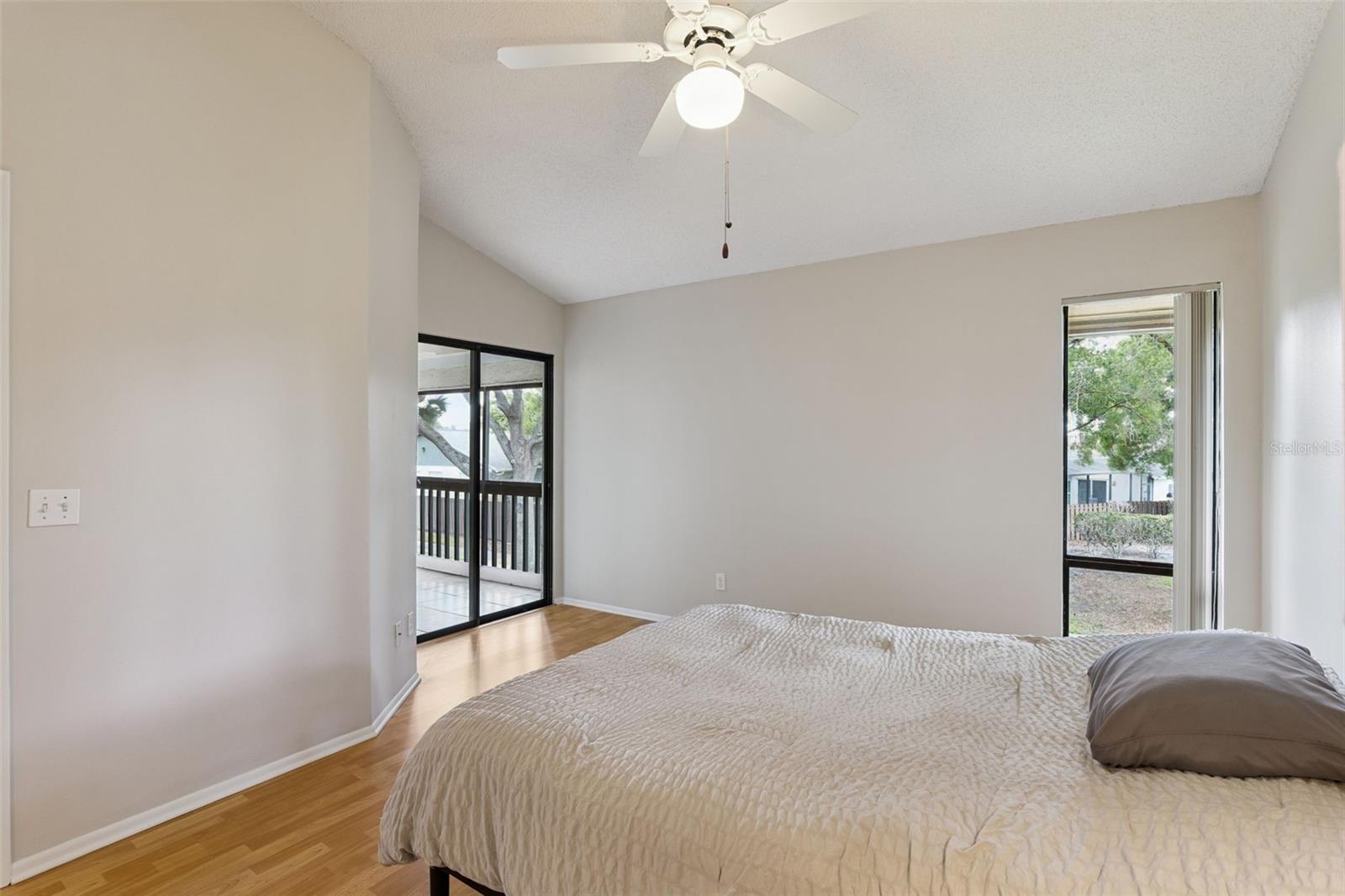 Image 10 of 42 For 2901 Clubview Drive U1