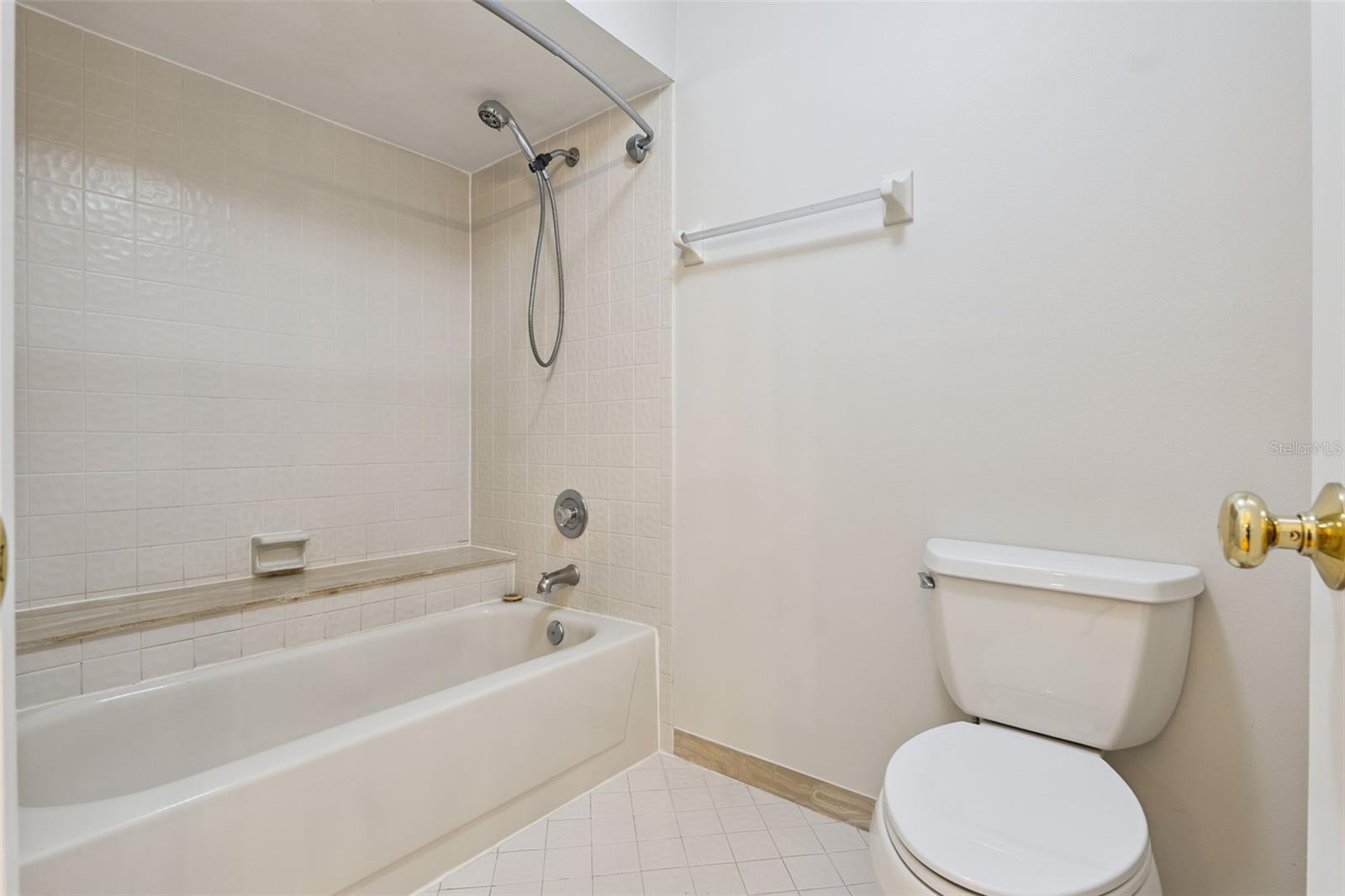 Image 12 of 42 For 2901 Clubview Drive U1