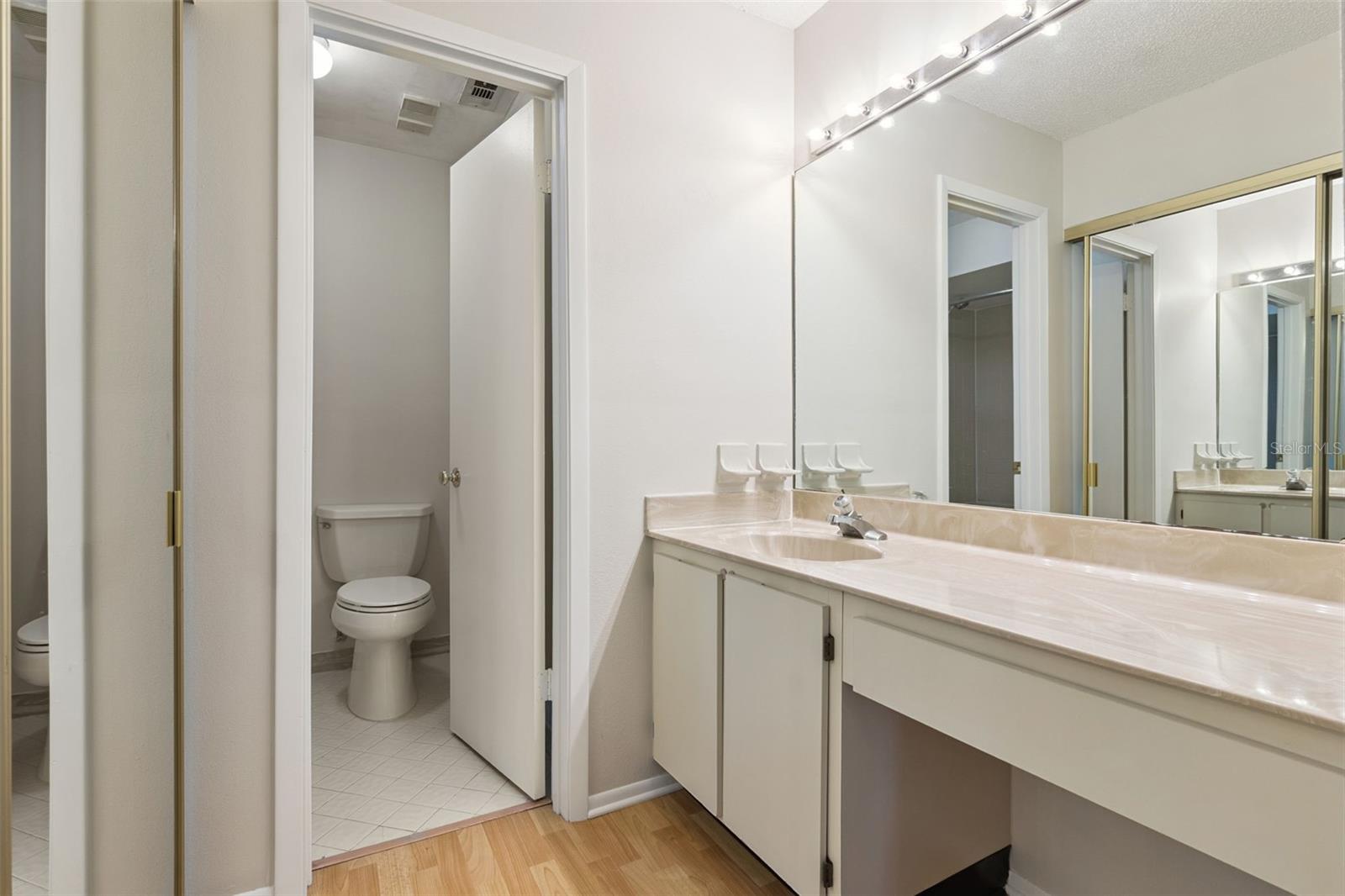 Image 13 of 42 For 2901 Clubview Drive U1