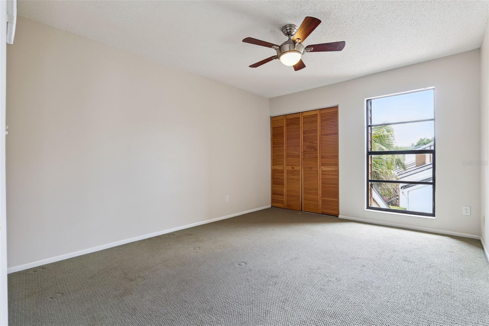 Image 15 of 42 For 2901 Clubview Drive U1