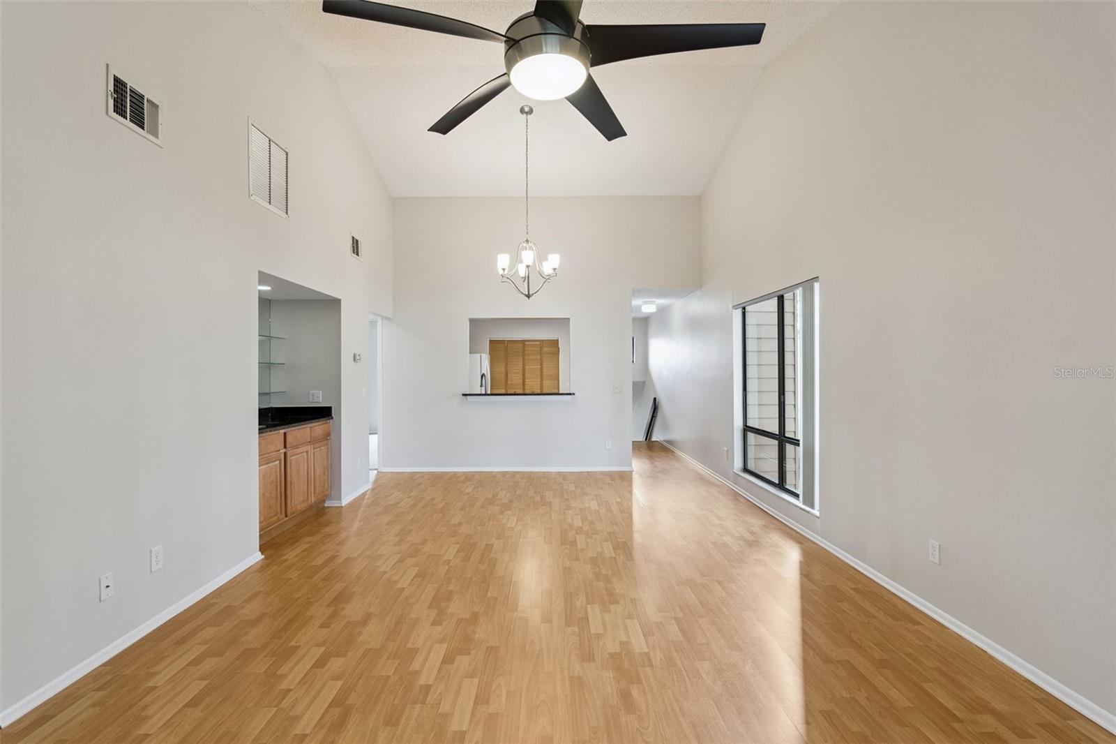 Image 4 of 42 For 2901 Clubview Drive U1