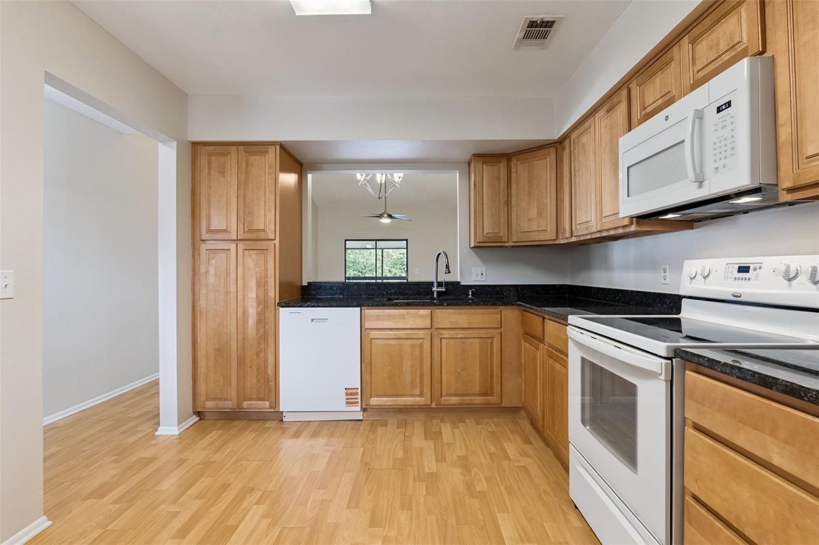 Image 6 of 42 For 2901 Clubview Drive U1