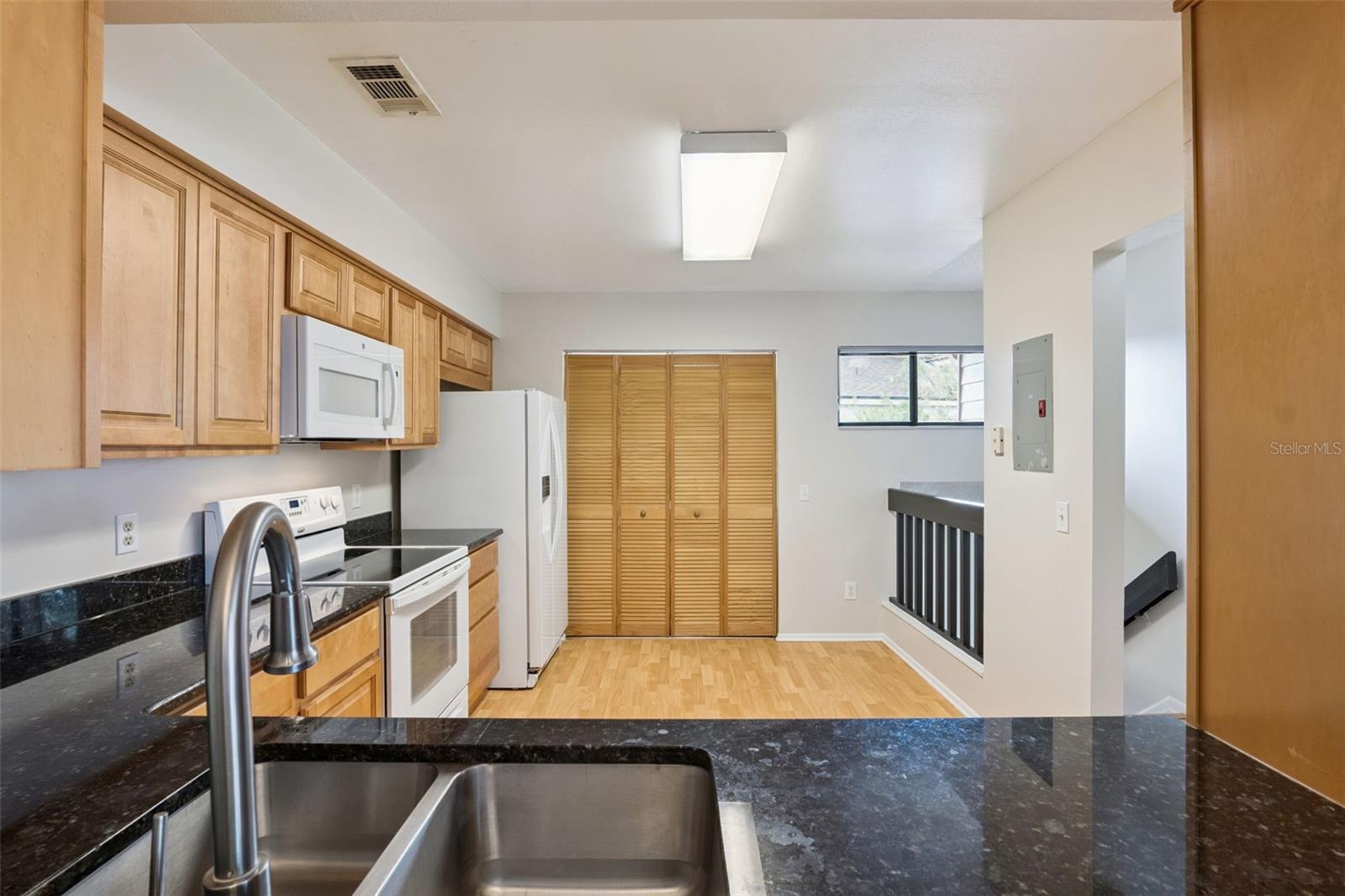 Image 8 of 42 For 2901 Clubview Drive U1