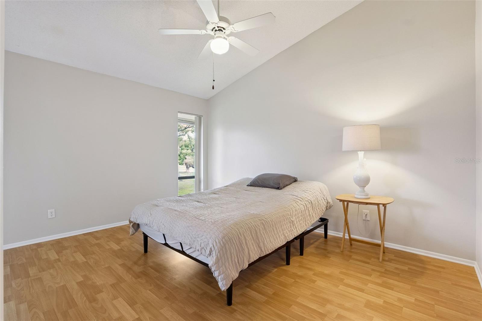 Image 9 of 42 For 2901 Clubview Drive U1