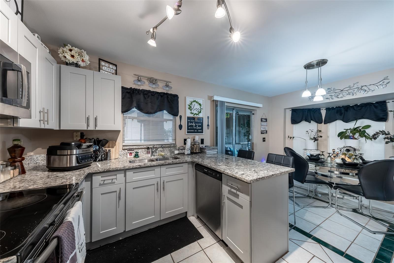 Image 7 of 21 For 1065 Martin Boulevard