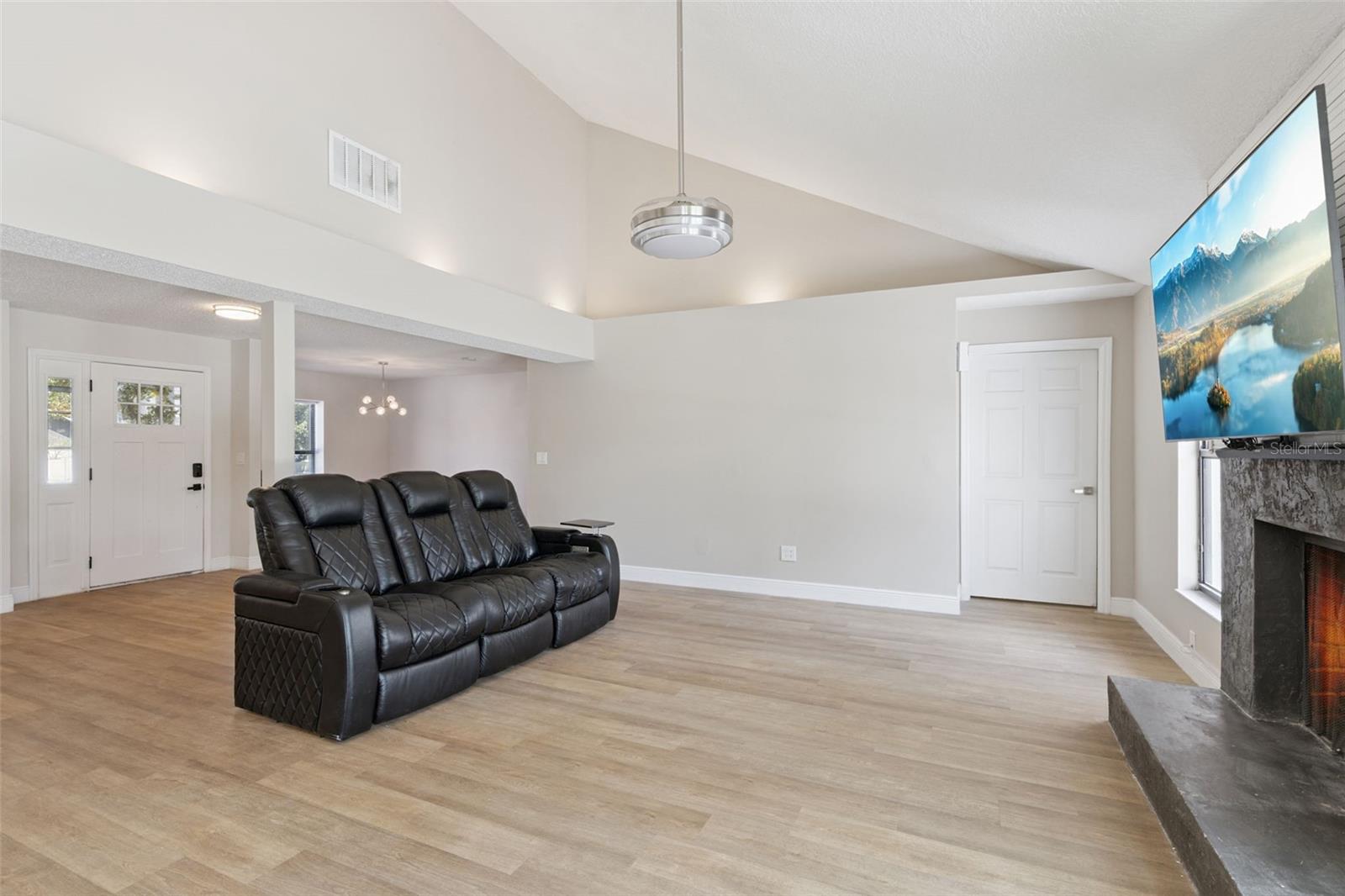 Image 10 of 49 For 1528 Cuthill Way