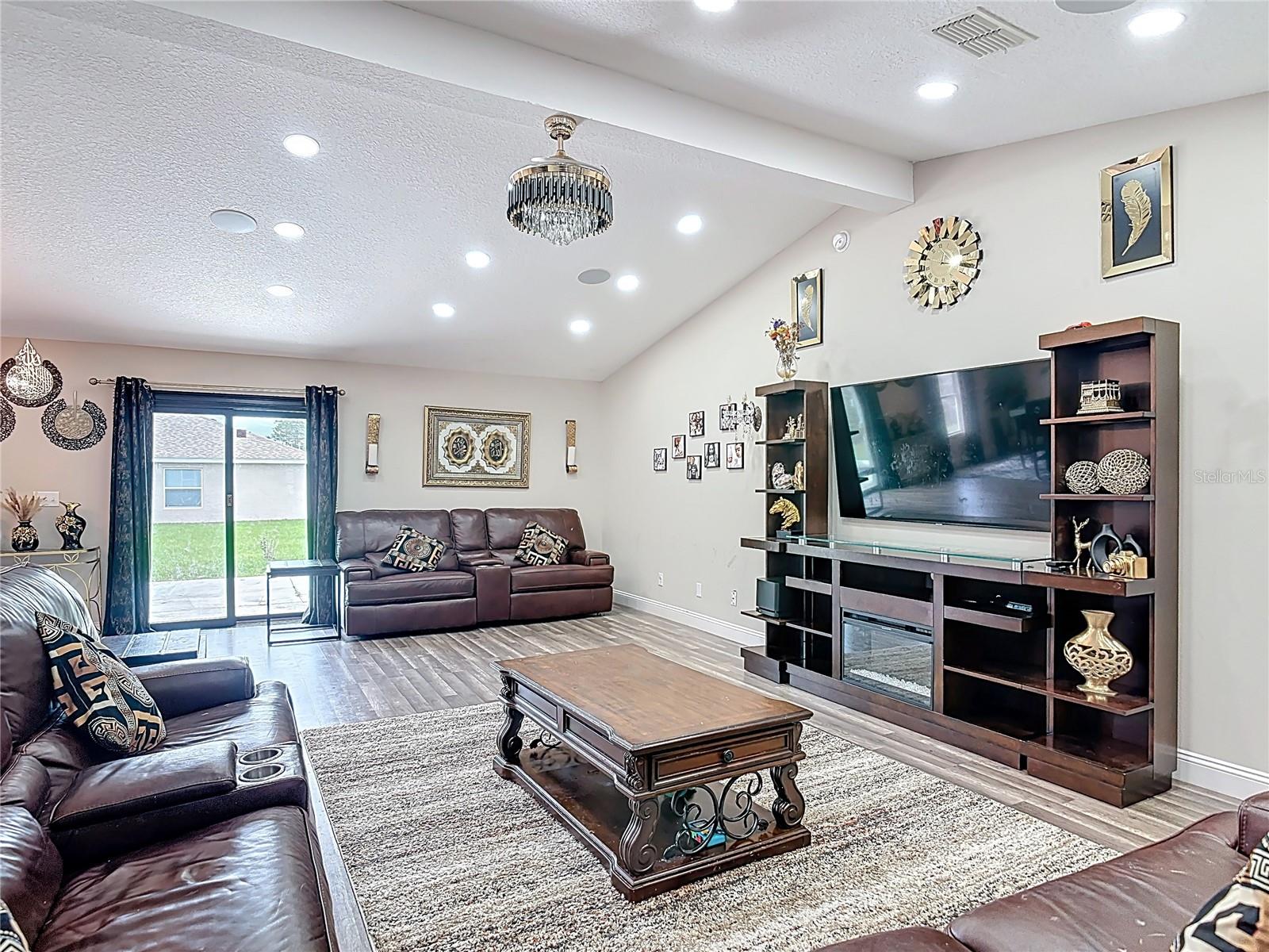 Image 13 of 33 For 10 Riviera Estates Drive