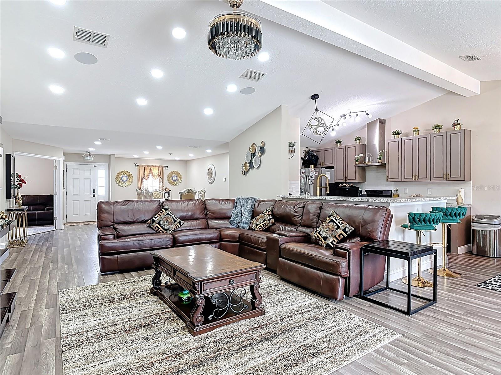 Image 17 of 33 For 10 Riviera Estates Drive