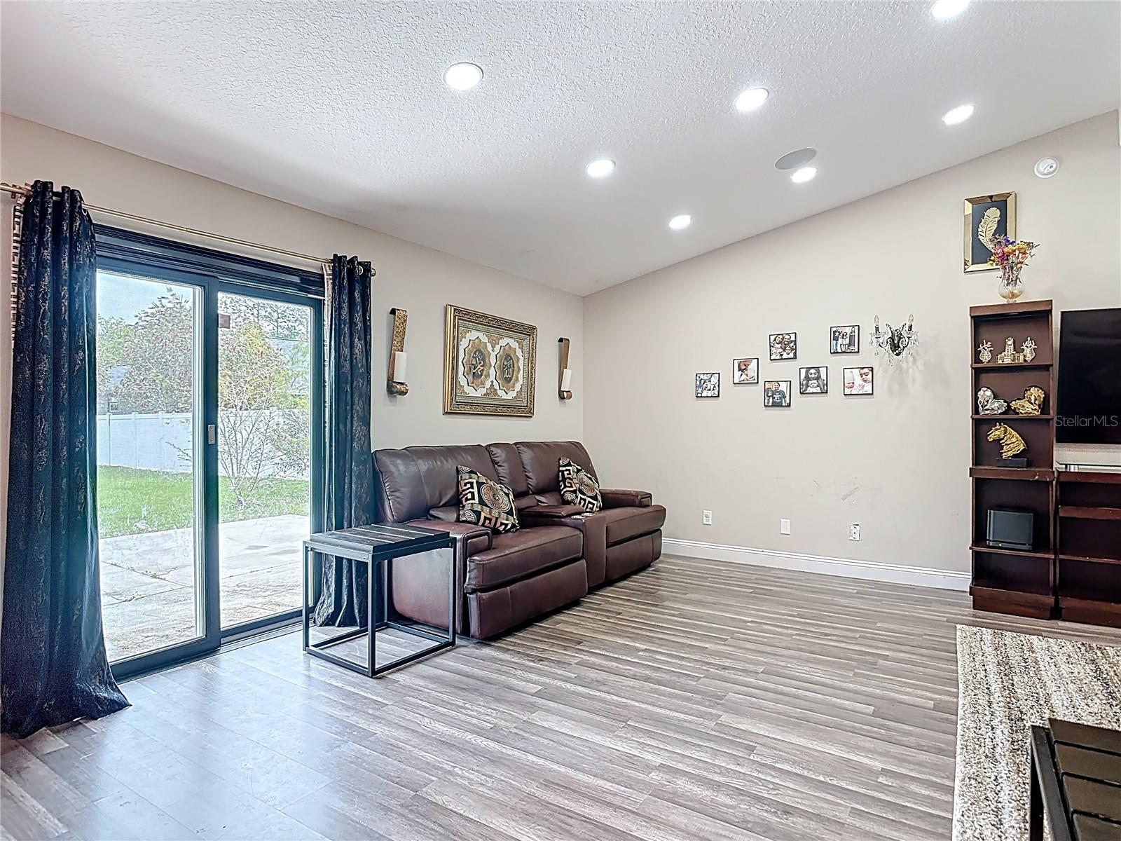 Image 19 of 33 For 10 Riviera Estates Drive