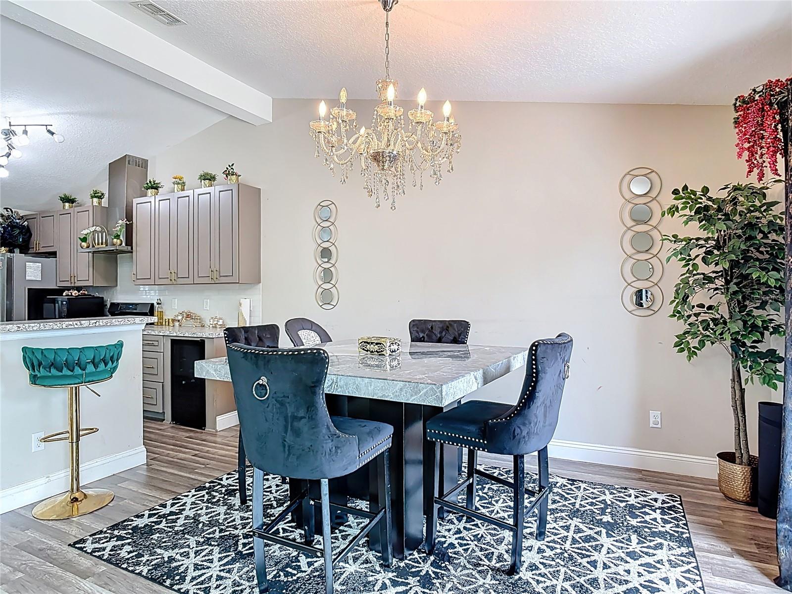 Image 21 of 33 For 10 Riviera Estates Drive