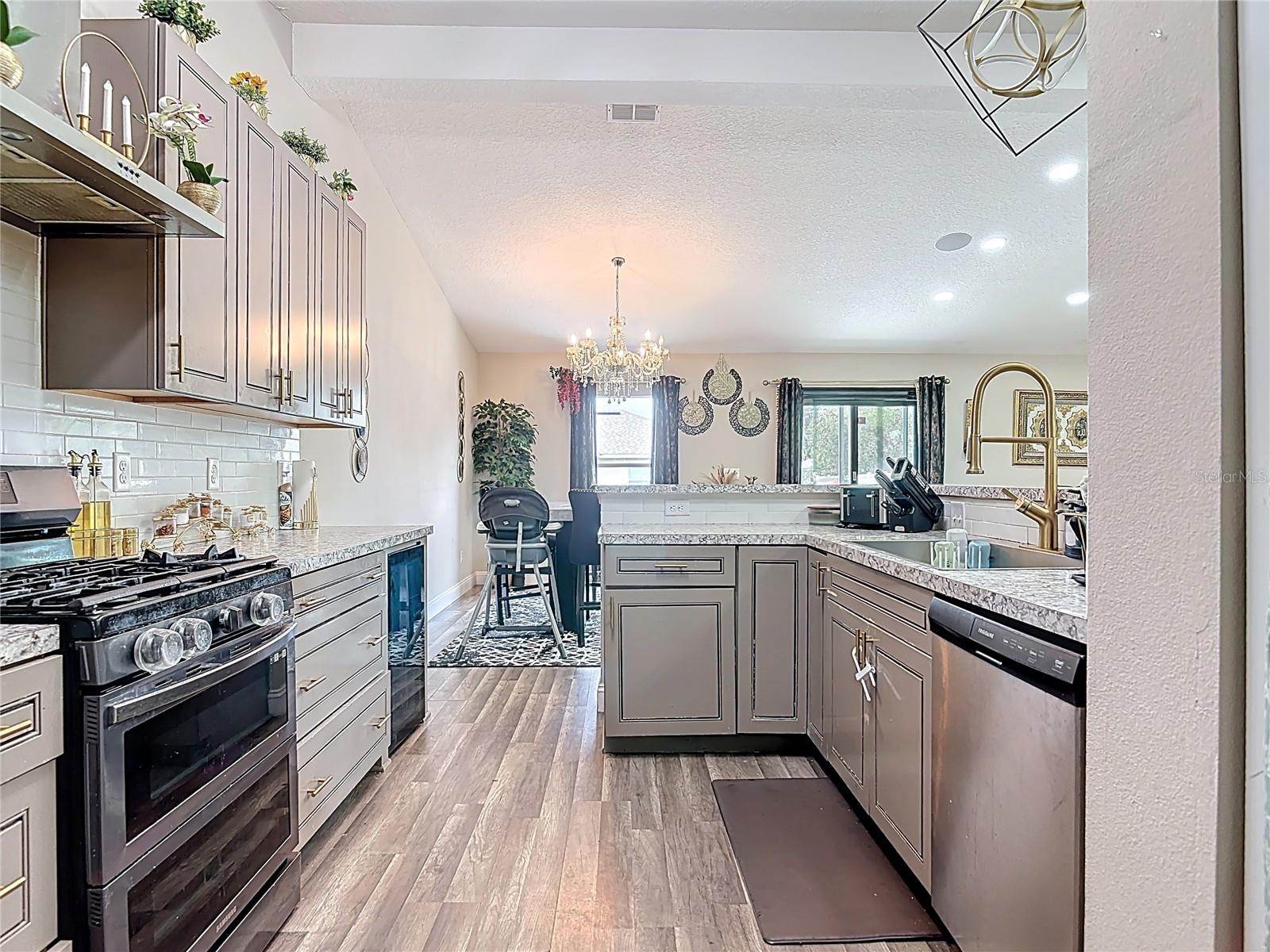 Image 26 of 33 For 10 Riviera Estates Drive