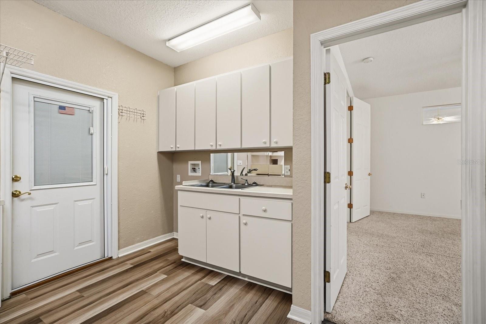 Image 18 of 31 For 1075 Motorcoach Drive