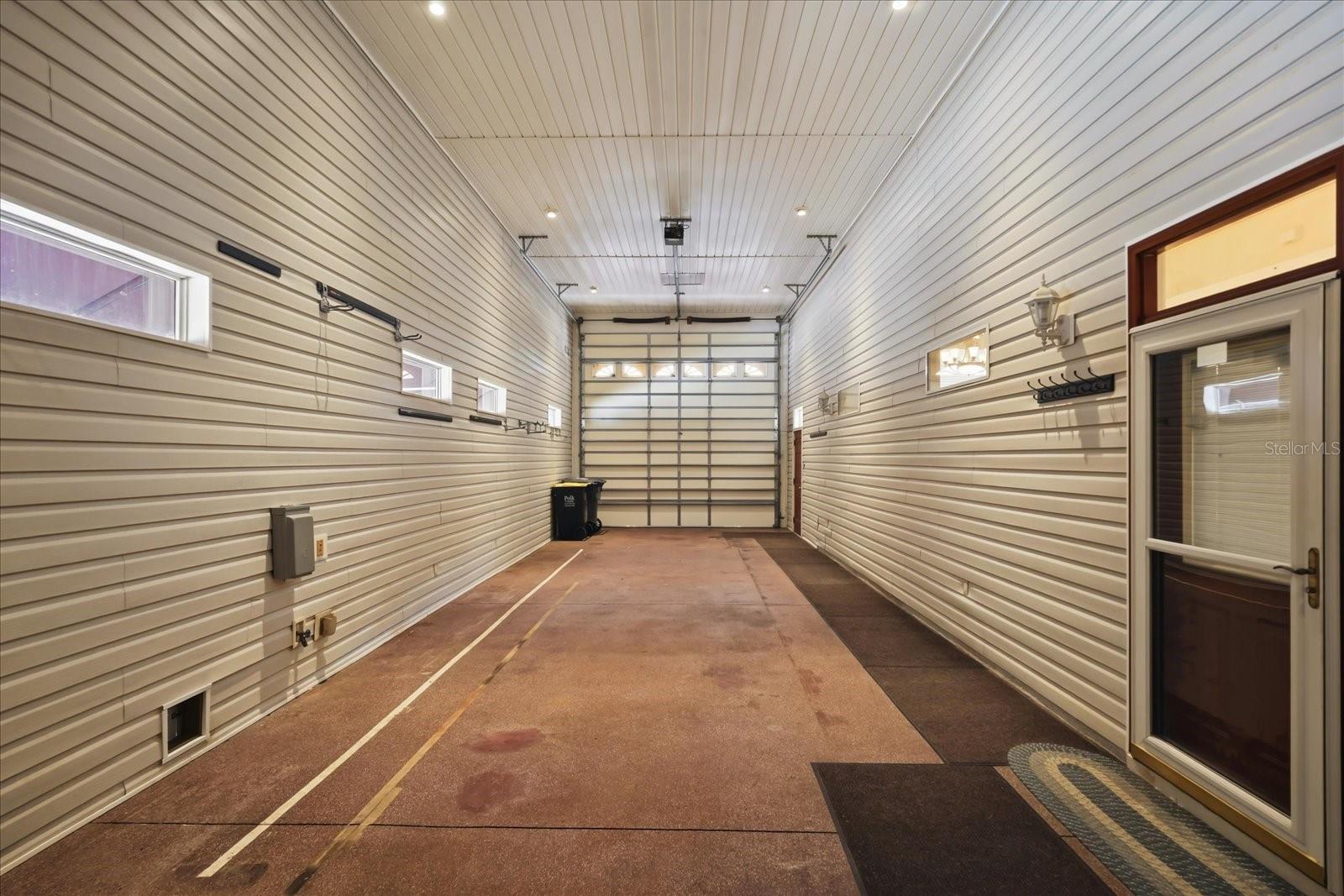 Image 21 of 31 For 1075 Motorcoach Drive