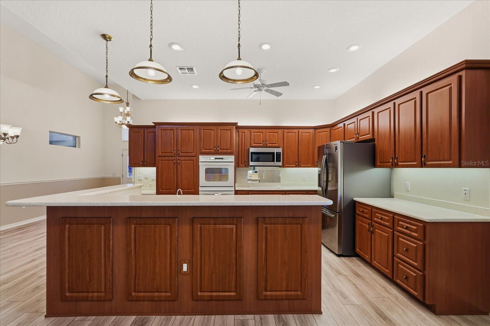 Image 5 of 31 For 1075 Motorcoach Drive