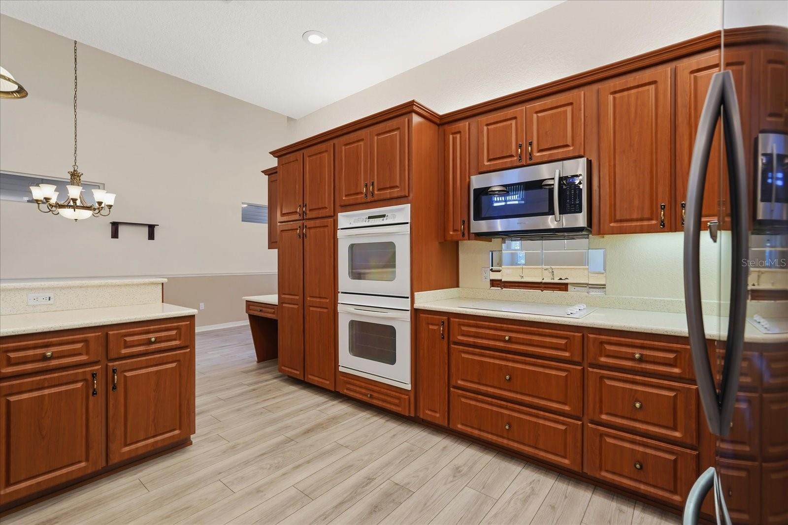 Image 6 of 31 For 1075 Motorcoach Drive