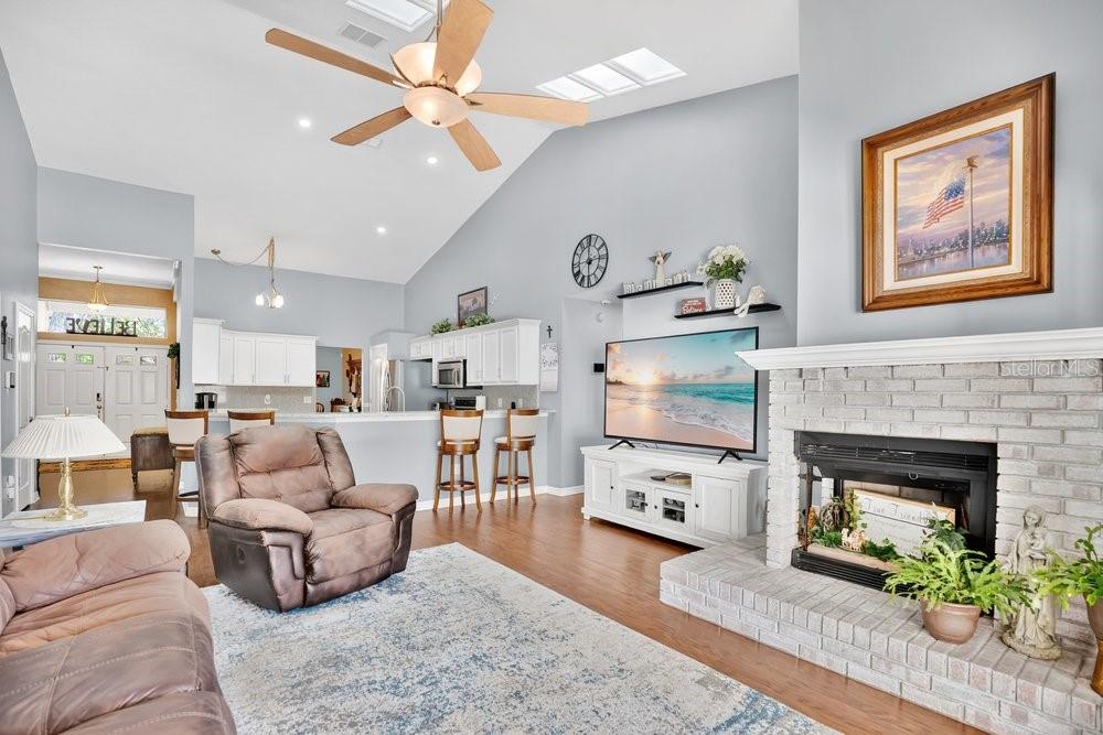 Image 3 of 17 For 660 Waterscape Way