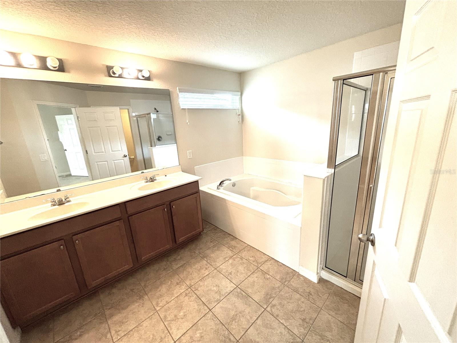 Image 21 of 37 For 19363 Fallglo Drive