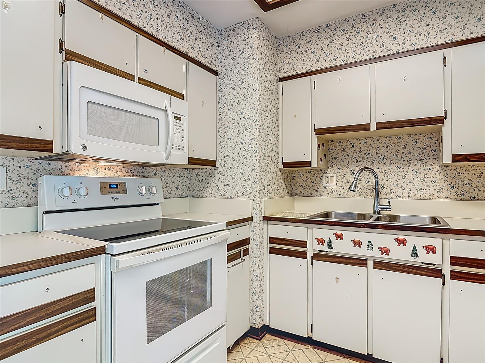 Image 17 of 51 For 6 Fairway Circle