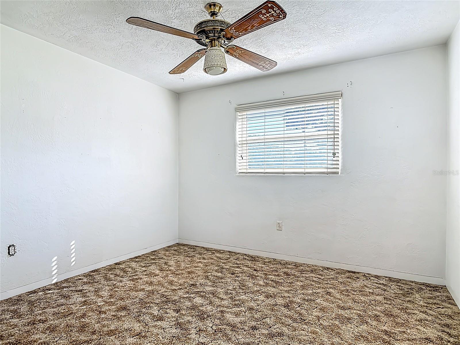 Image 32 of 51 For 6 Fairway Circle