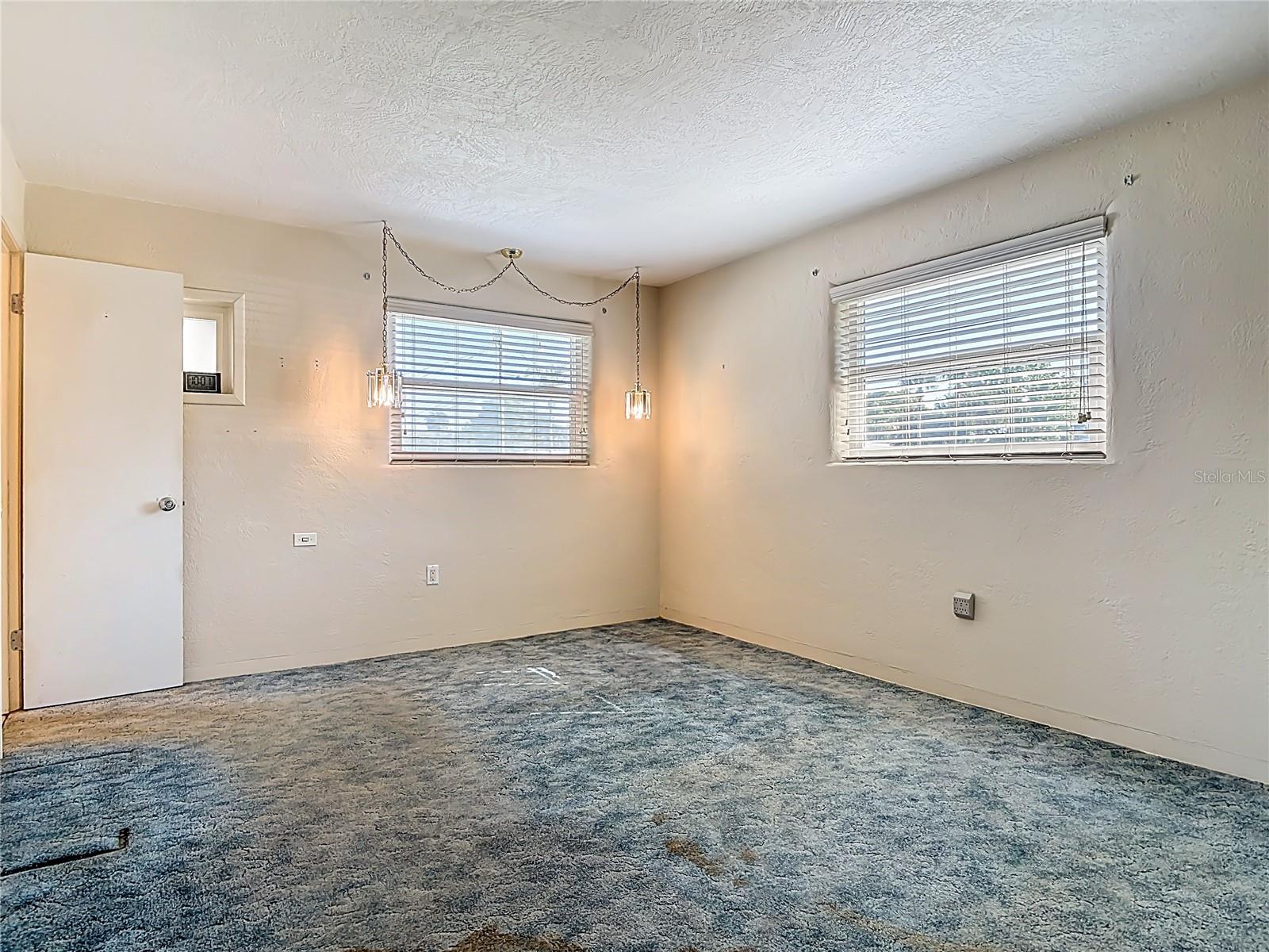 Image 35 of 51 For 6 Fairway Circle