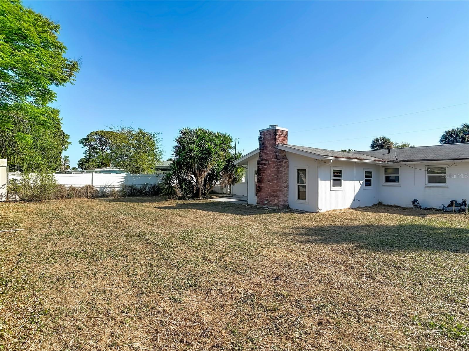 Image 43 of 51 For 6 Fairway Circle