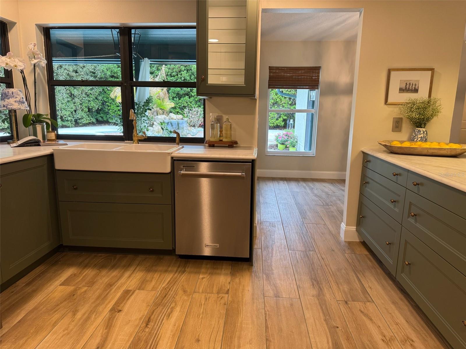 Image 12 of 81 For 9115 Bay Side Court