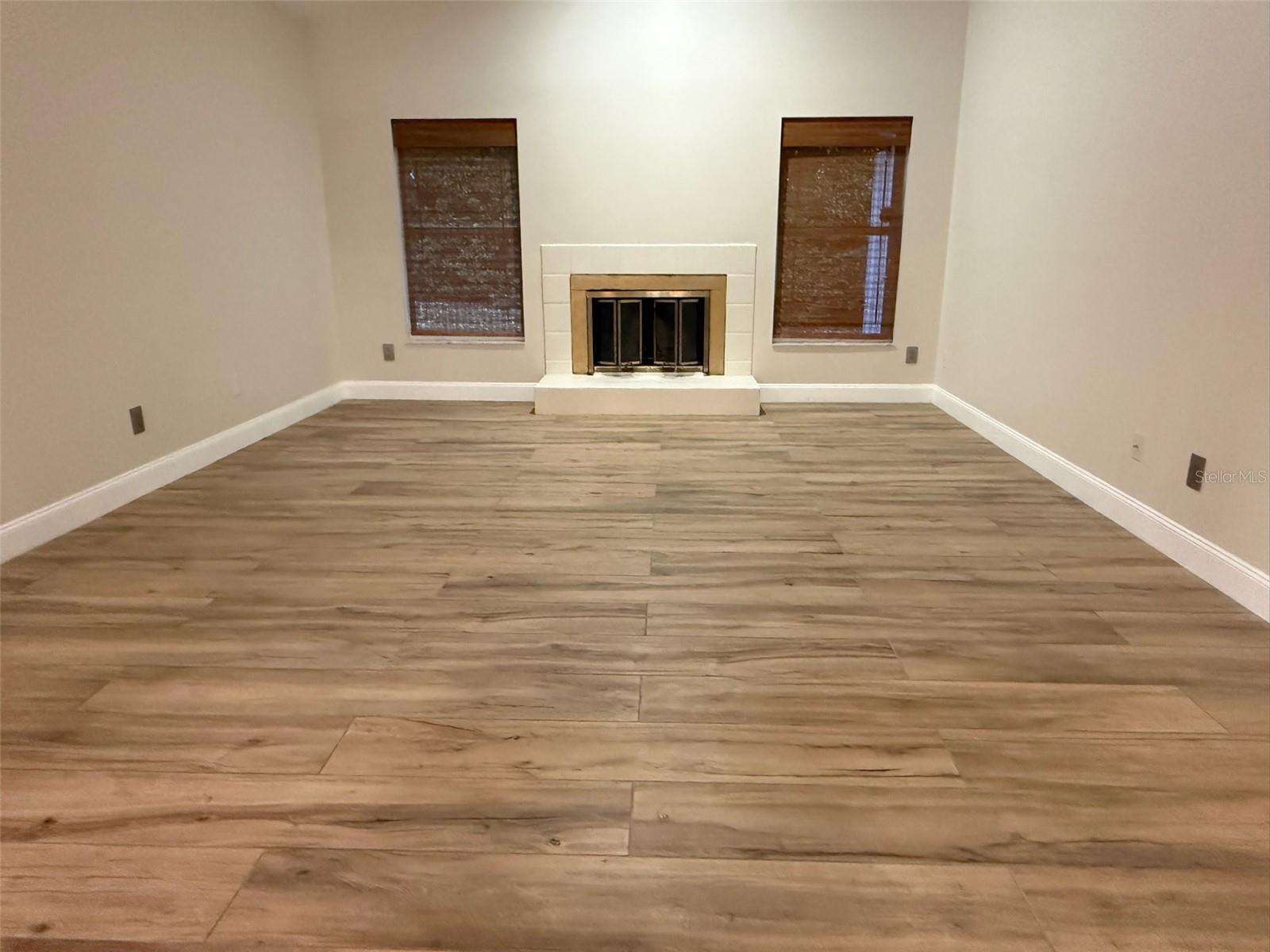 Image 17 of 81 For 9115 Bay Side Court