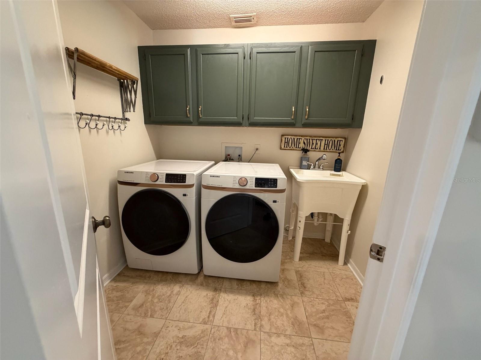 Image 42 of 81 For 9115 Bay Side Court