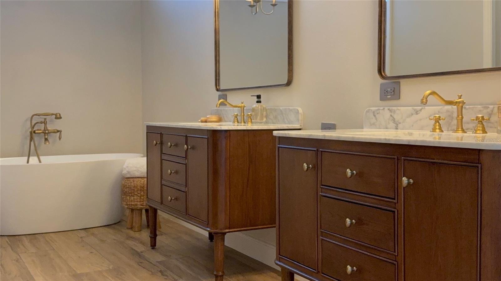 Image 59 of 81 For 9115 Bay Side Court