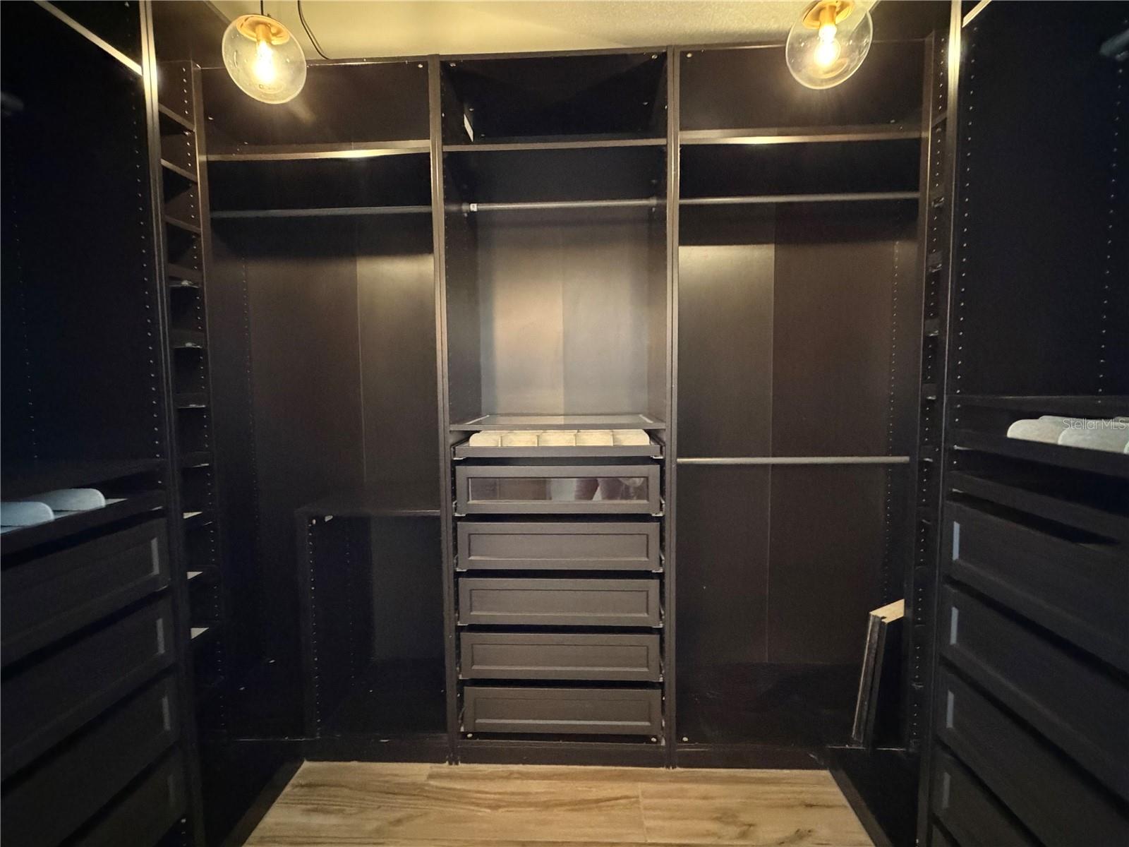 Image 61 of 81 For 9115 Bay Side Court