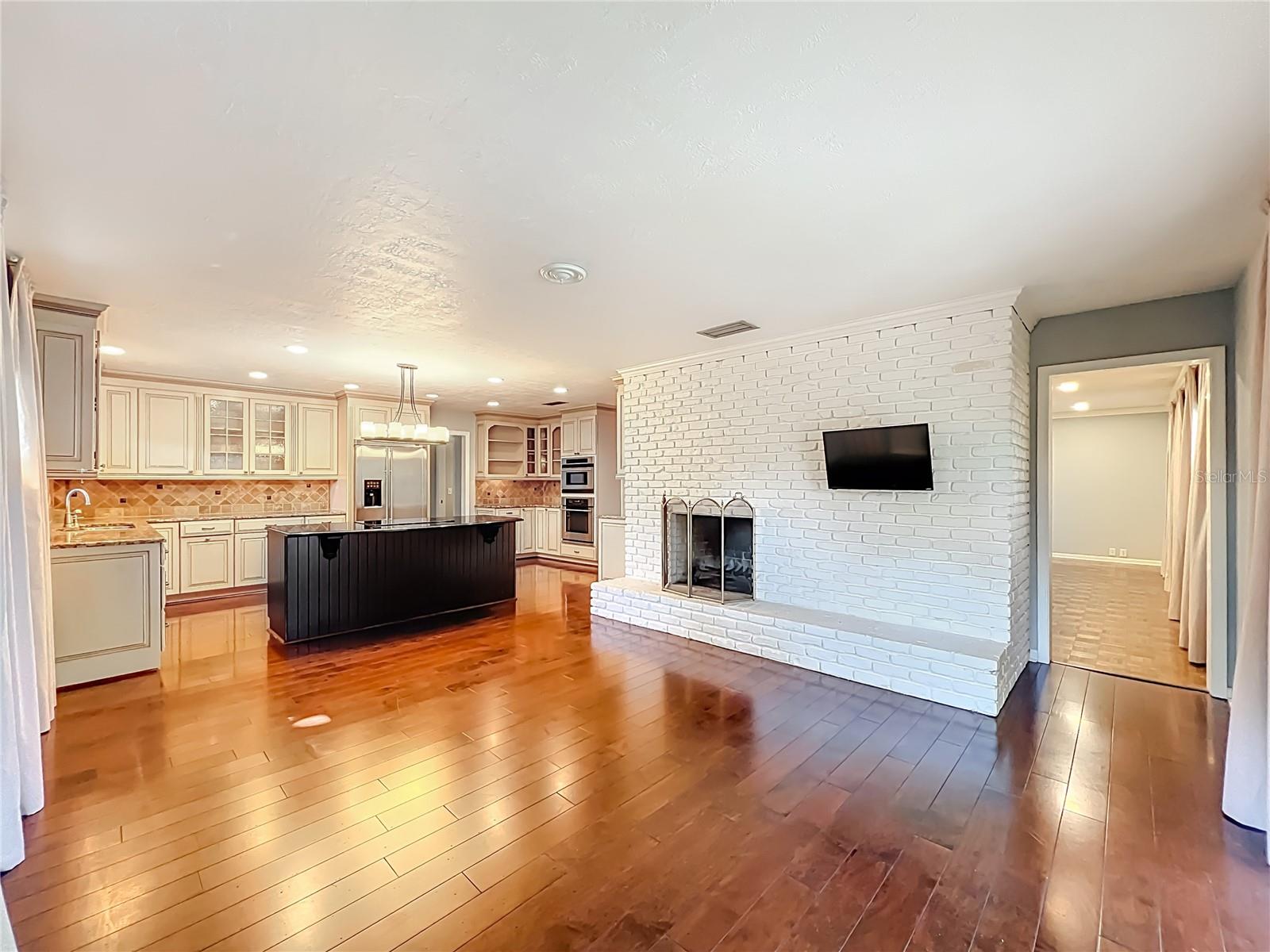 Image 11 of 62 For 823 Granville Drive