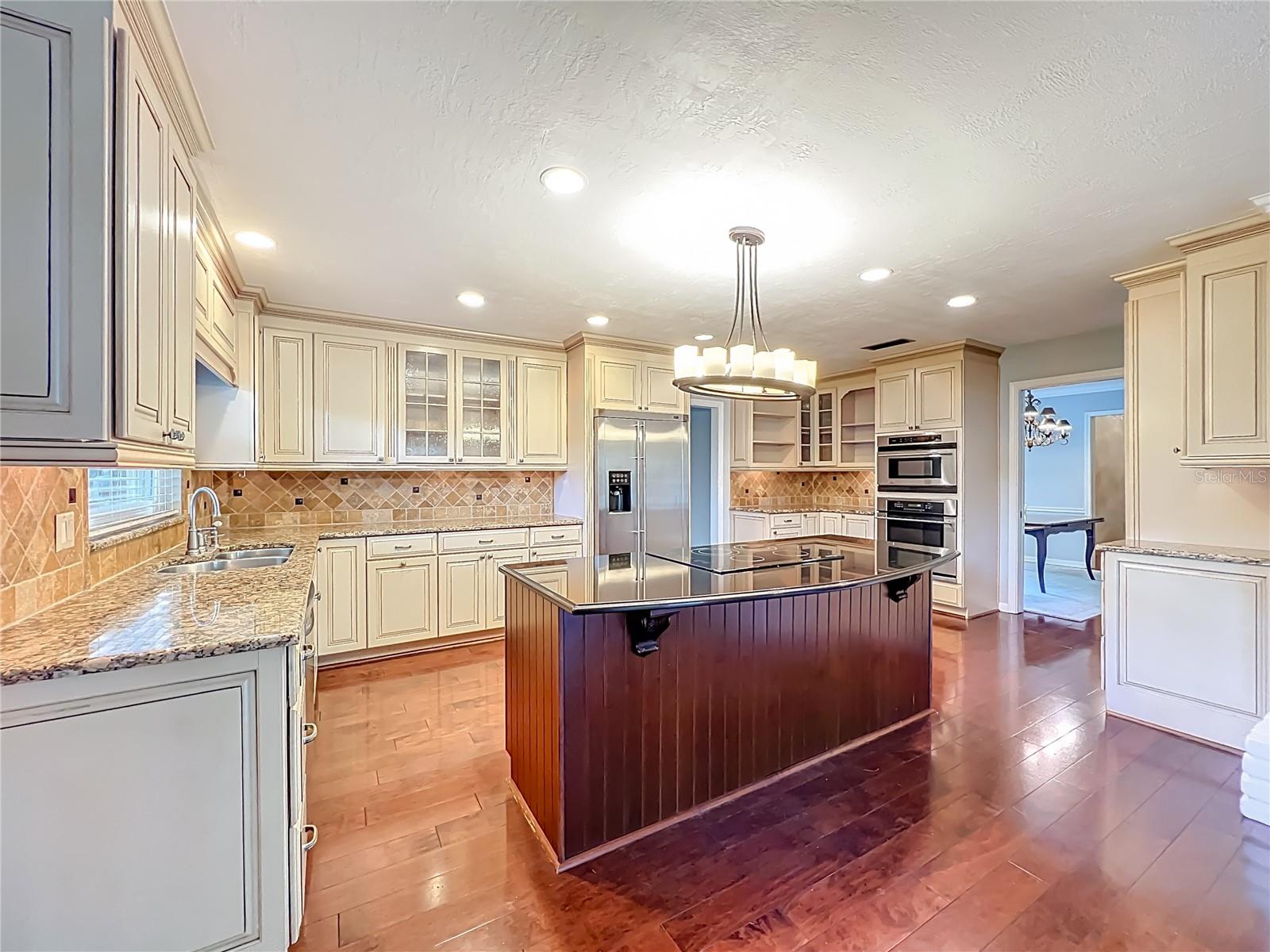 Image 15 of 62 For 823 Granville Drive