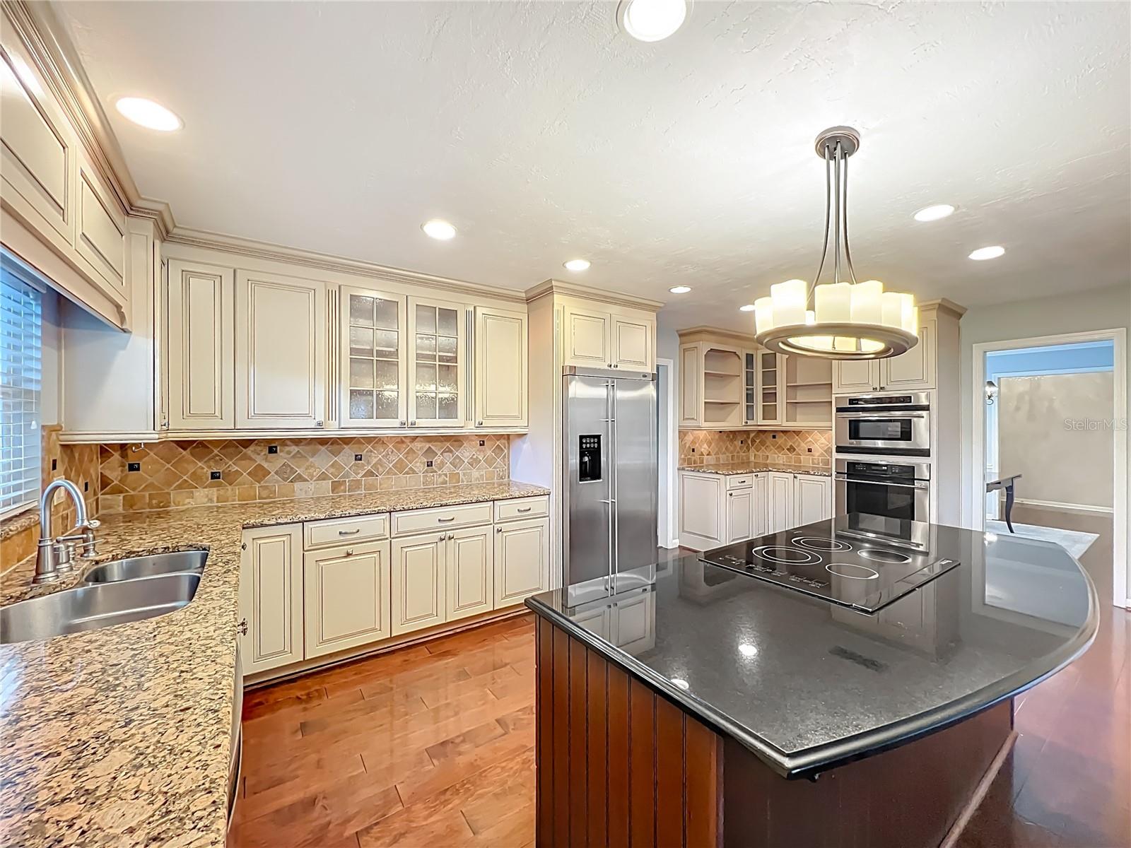 Image 16 of 62 For 823 Granville Drive