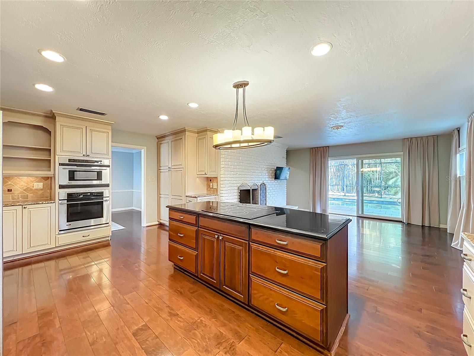 Image 17 of 62 For 823 Granville Drive