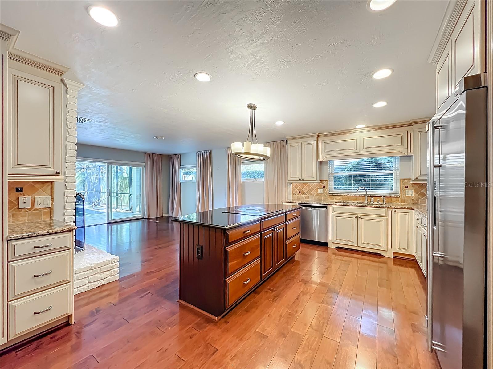 Image 18 of 62 For 823 Granville Drive