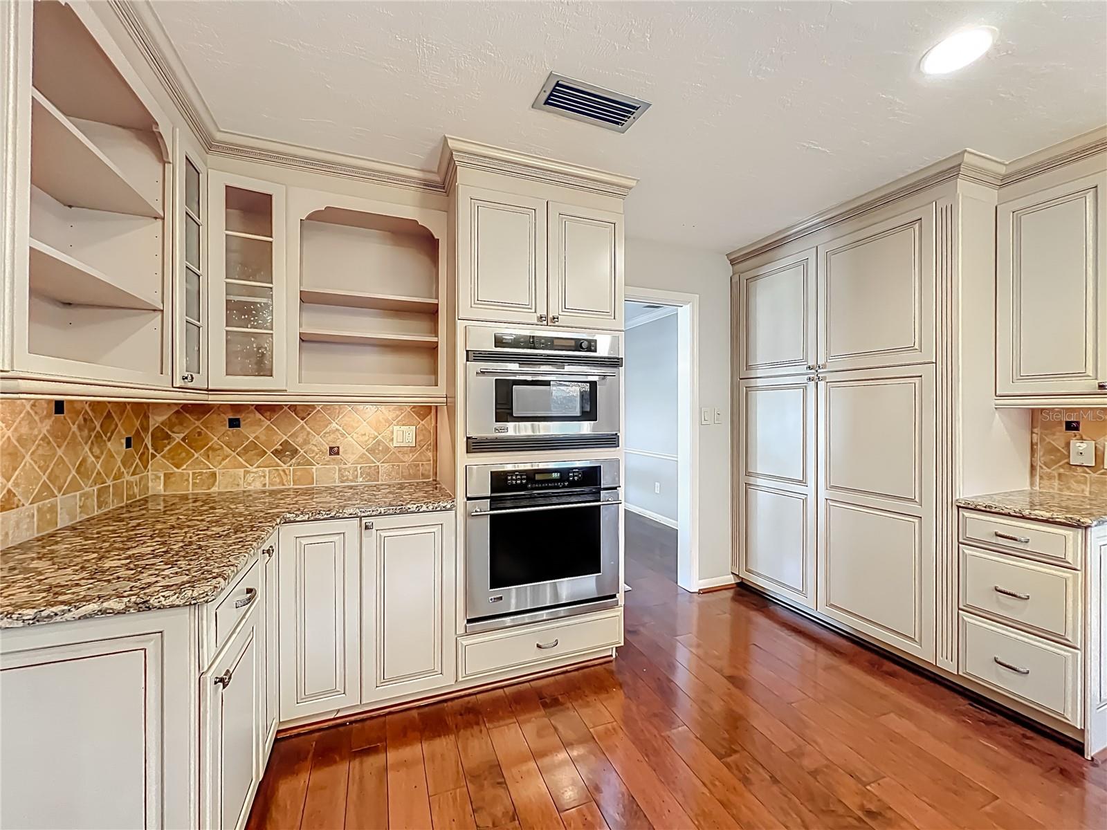 Image 19 of 62 For 823 Granville Drive