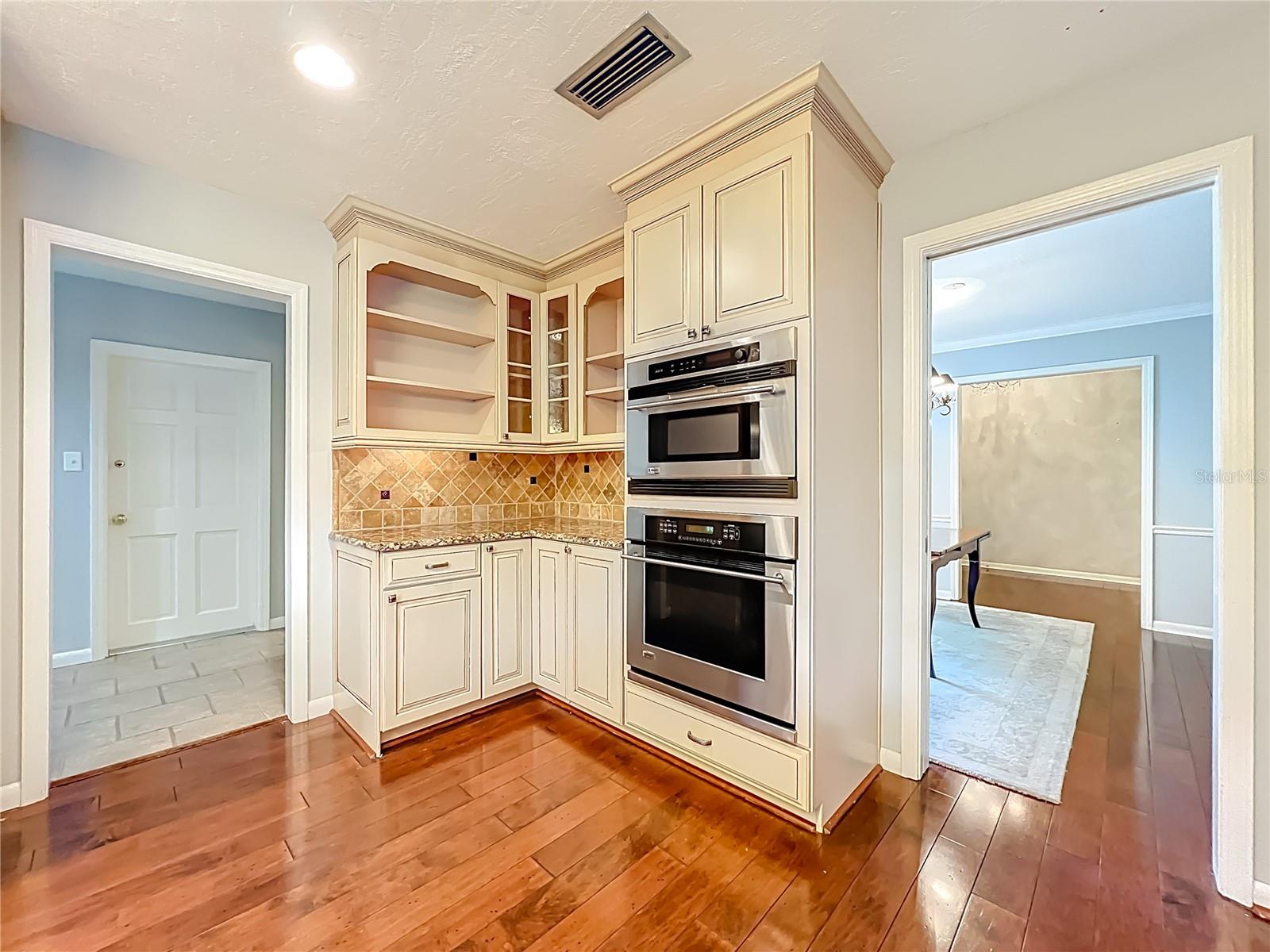 Image 21 of 62 For 823 Granville Drive