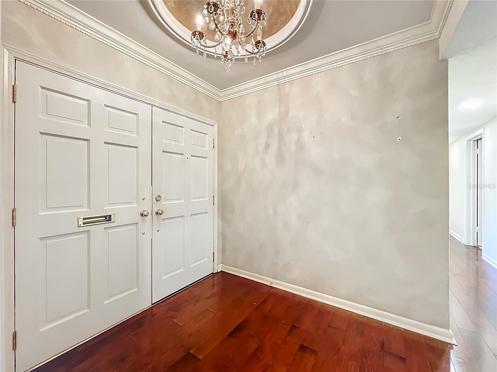 Image 7 of 62 For 823 Granville Drive