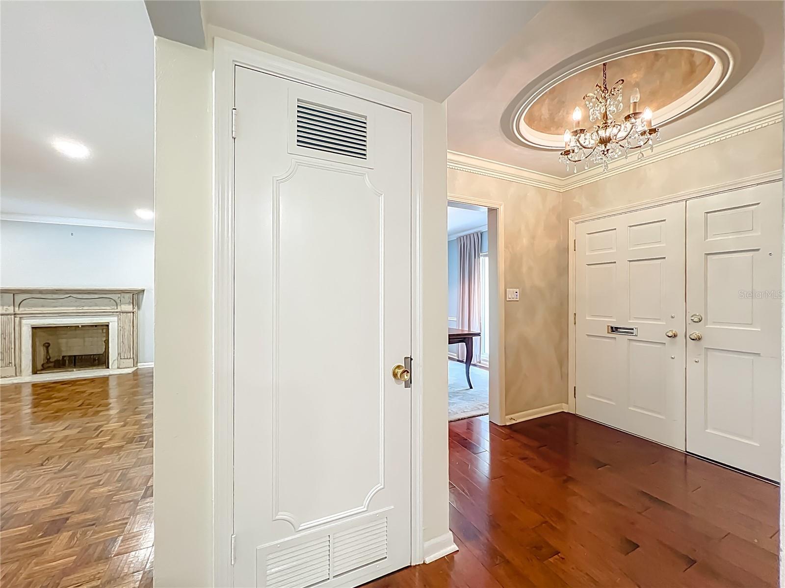 Image 8 of 62 For 823 Granville Drive