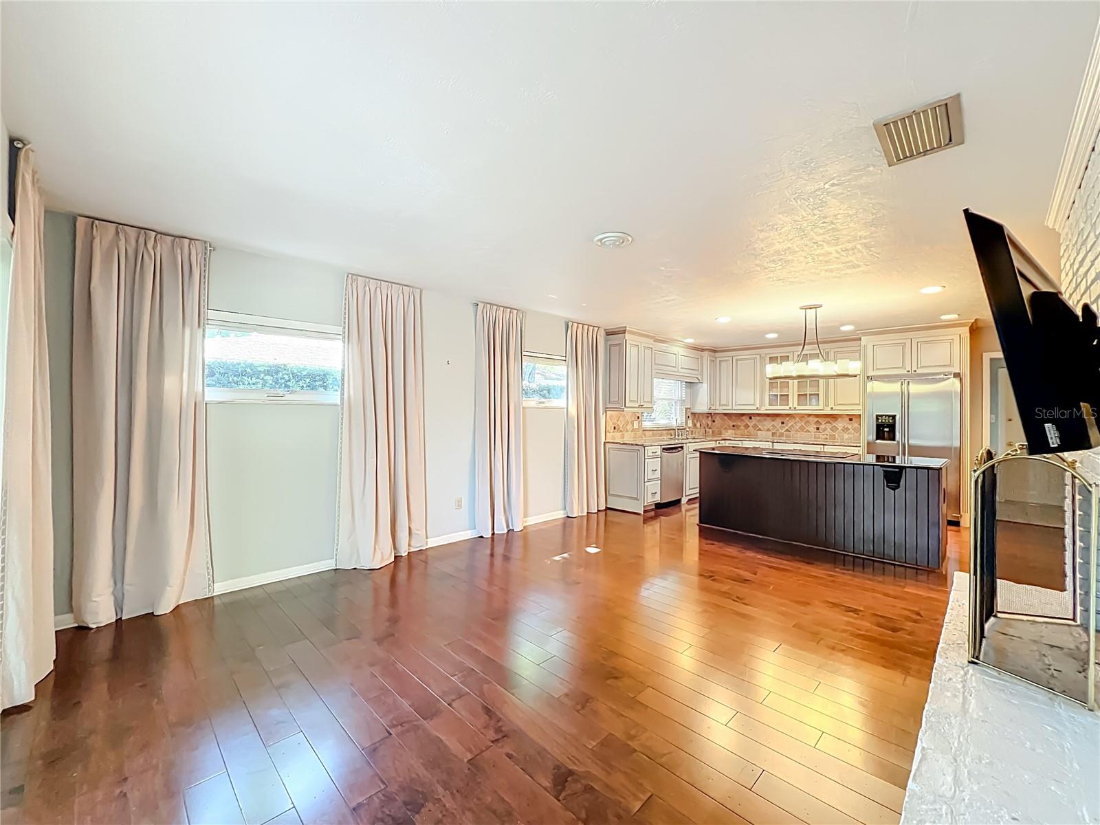 Image 9 of 62 For 823 Granville Drive