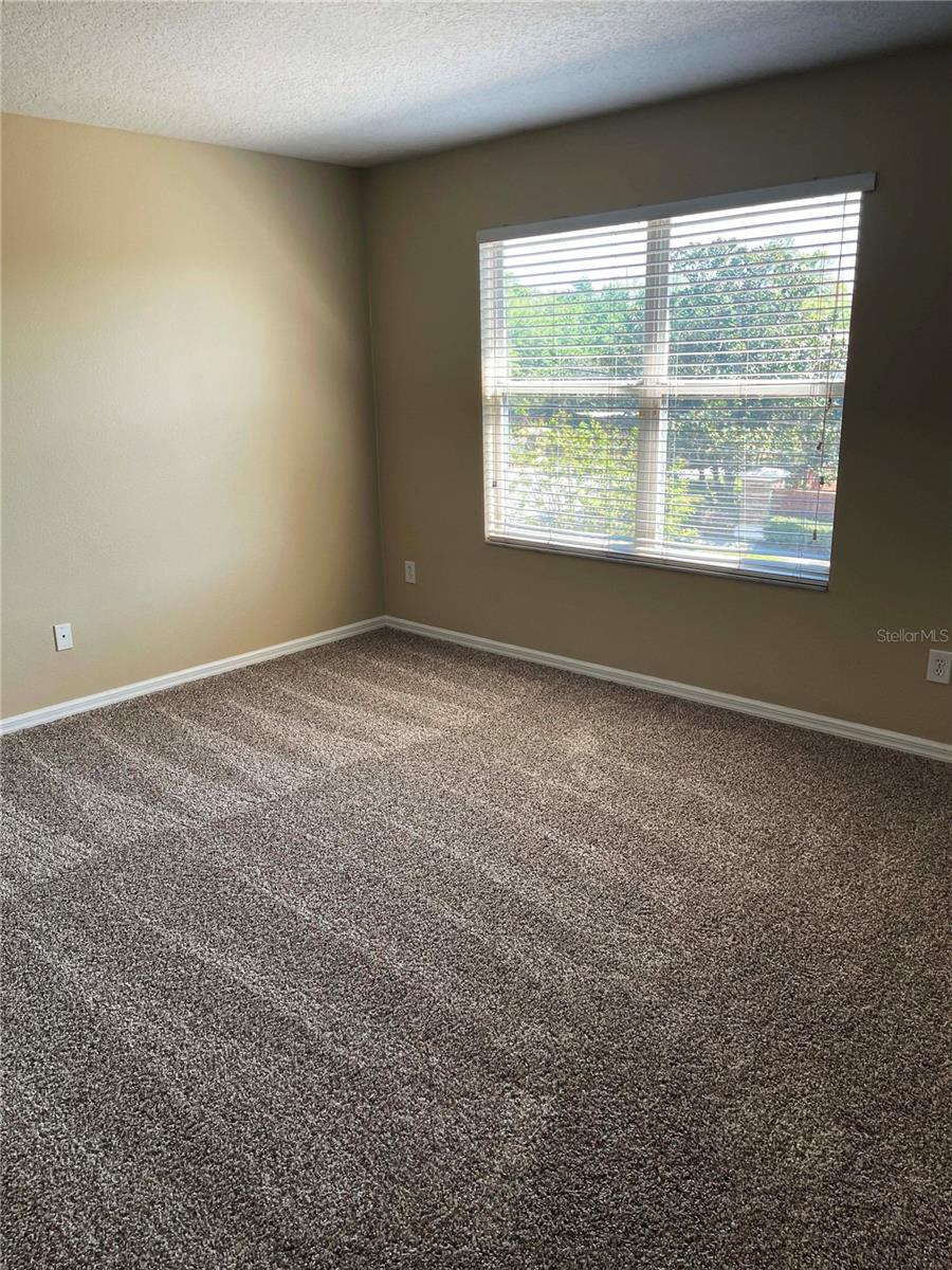 Image 10 of 13 For 2520 Retreat View Circle