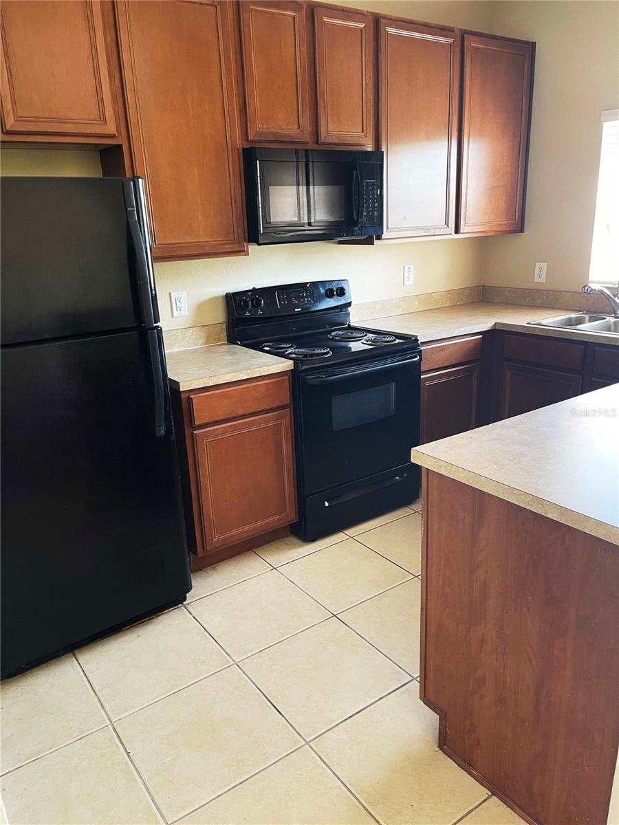 Image 7 of 13 For 2520 Retreat View Circle