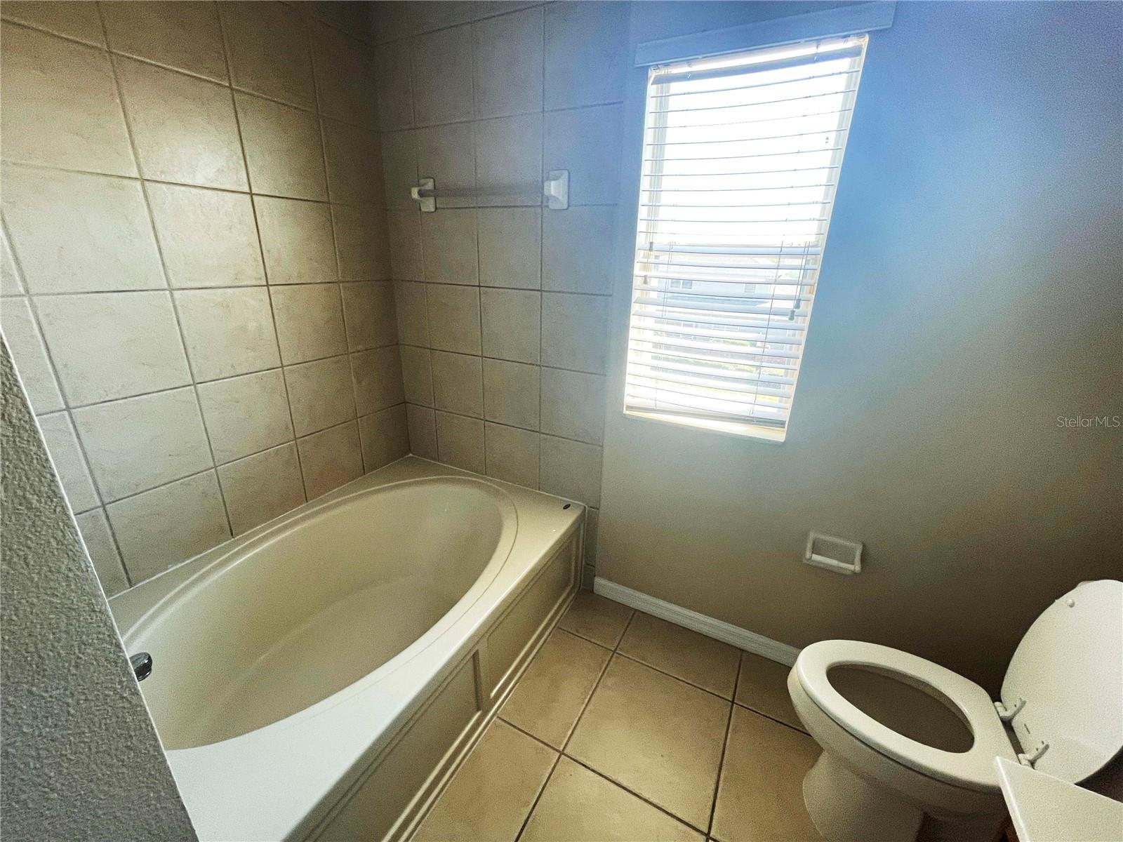 Image 9 of 13 For 2520 Retreat View Circle